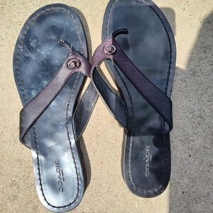 Coach thing "Shelly" 8.5B sandals